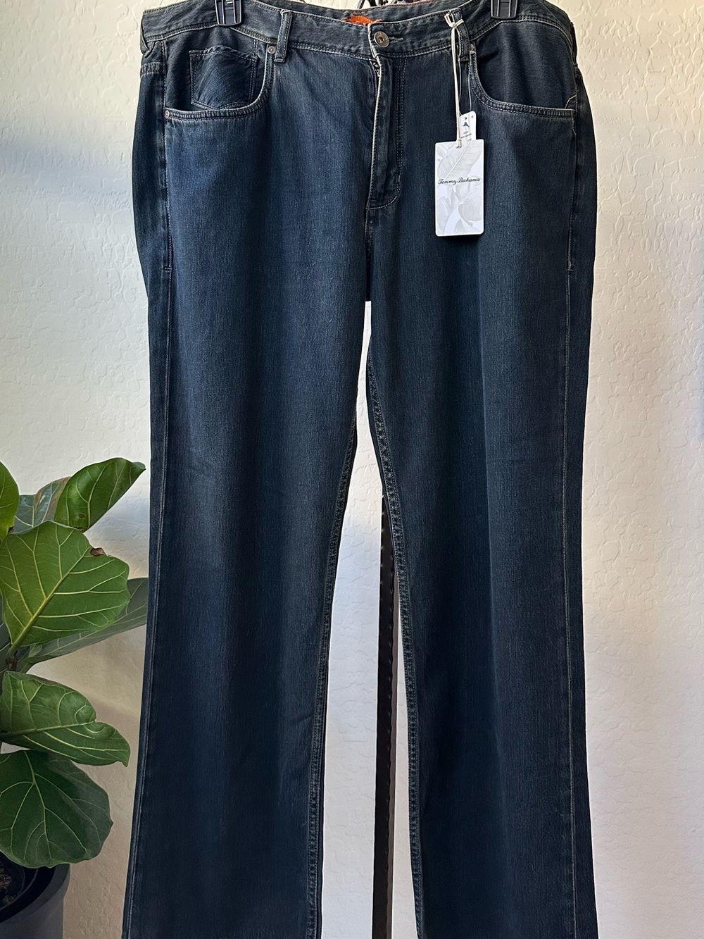 NWT Tommy Bahama Cayman Relaxed Island Denim Men’s Jeans Size 42/32